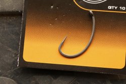 Fox Edges Curve Shank Medium Hooks